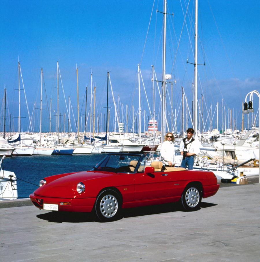  Alfa Romeo Spider 2.0 (115.A1) 1990 года  (фото 18 из 35)
